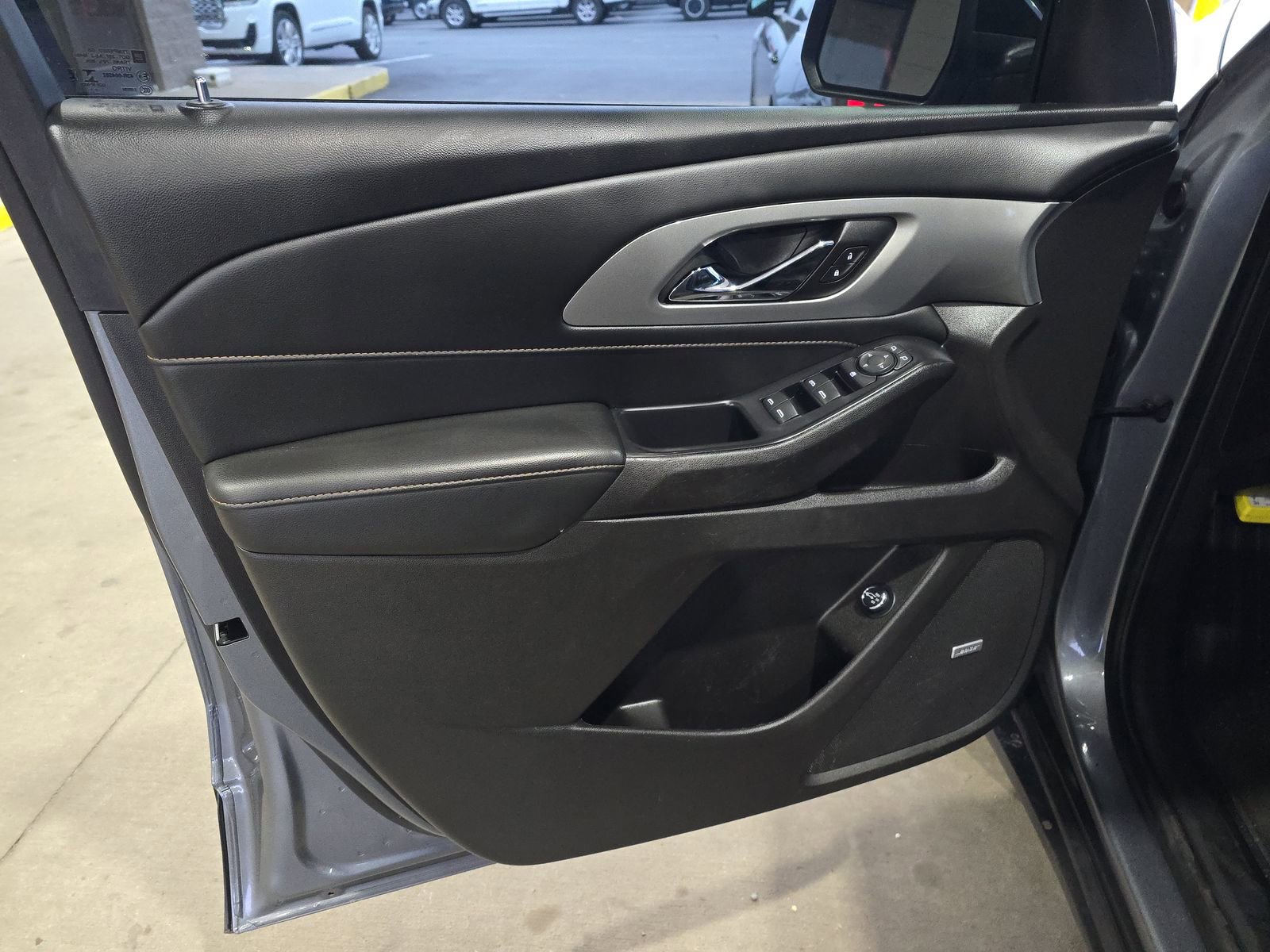 Used 2021 Chevrolet Traverse LT w/ LT Premium Package image 16