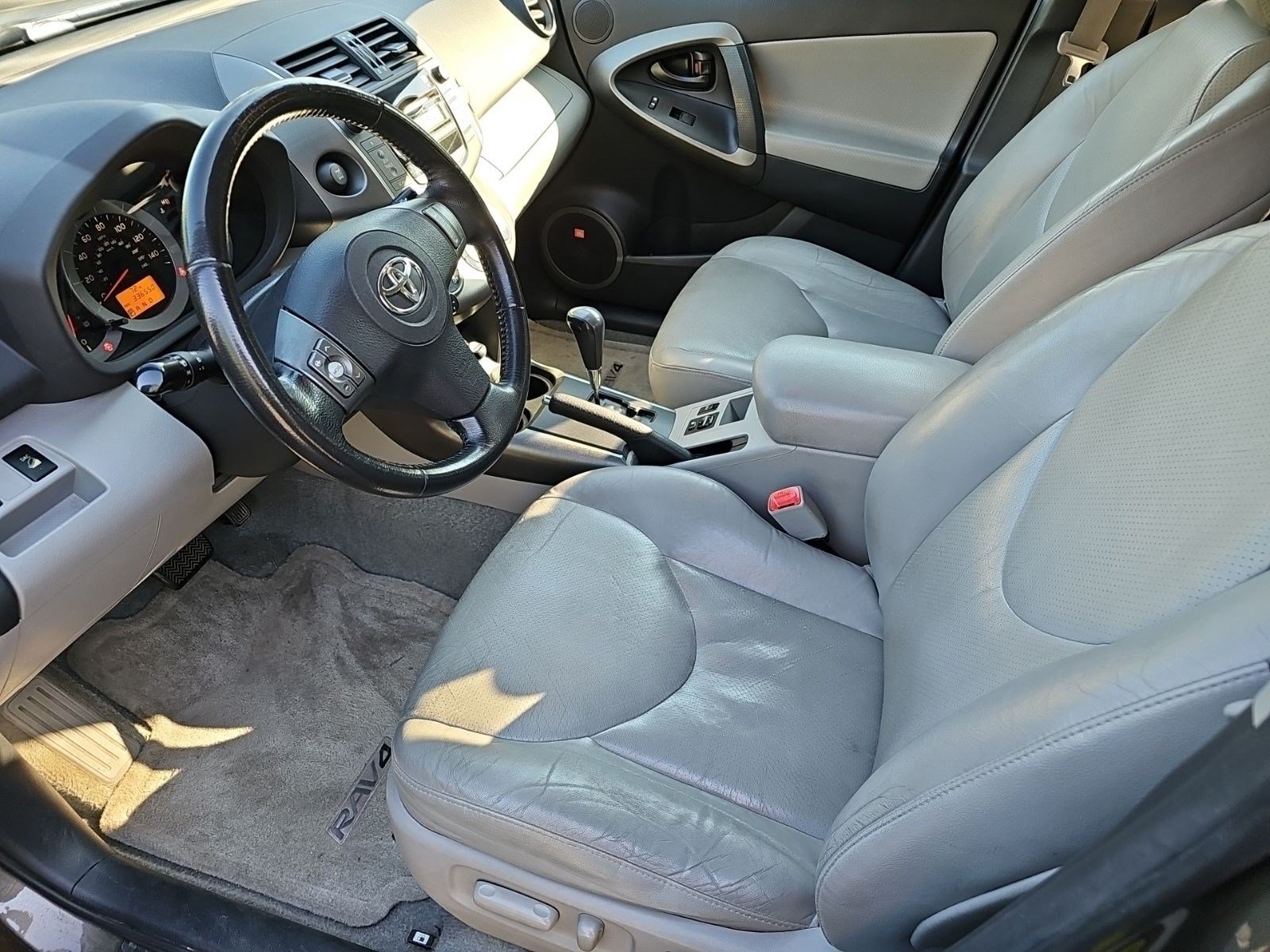 Used 2011 Toyota RAV4 Limited w/ Limited Extra Value Pkg AWD/4WD image 18