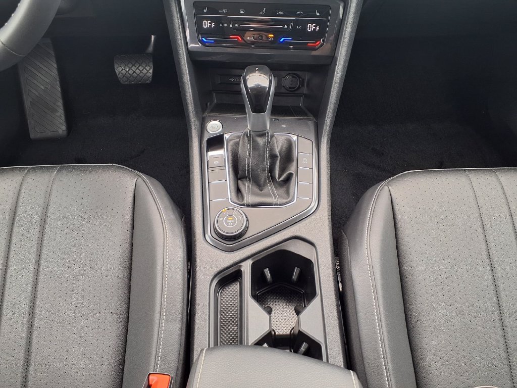 Used 2023 Volkswagen Tiguan SE AWD/4WD image 19