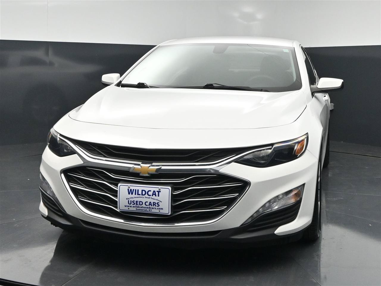 Used 2022 Chevrolet Malibu LT FWD image 2