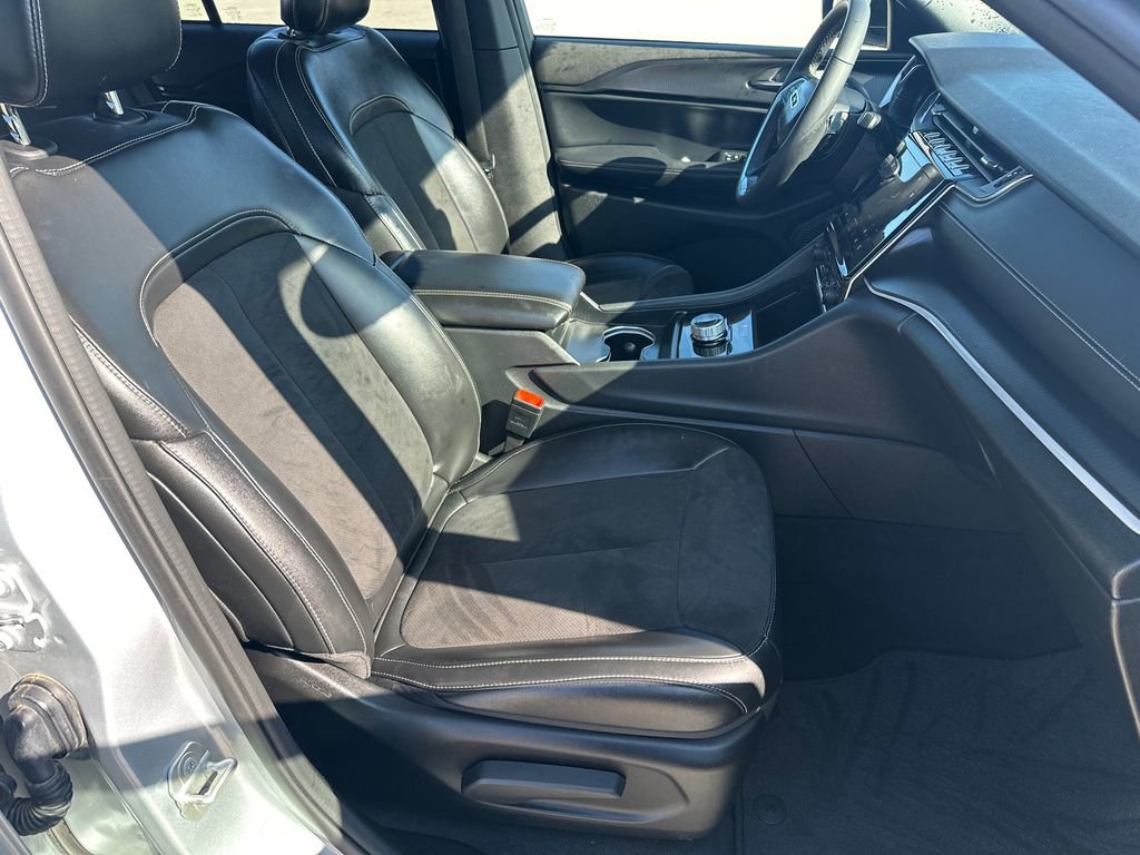 Used 2024 Jeep Grand Cherokee Altitude image 35