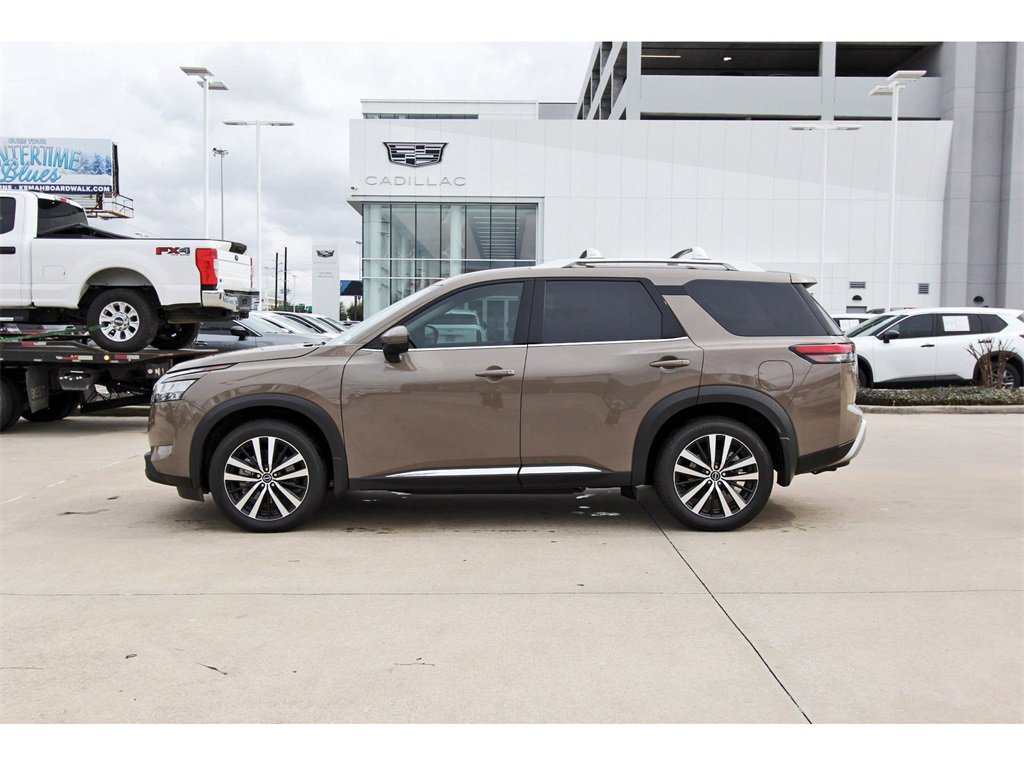 Used 2024 Nissan Pathfinder Platinum image 3