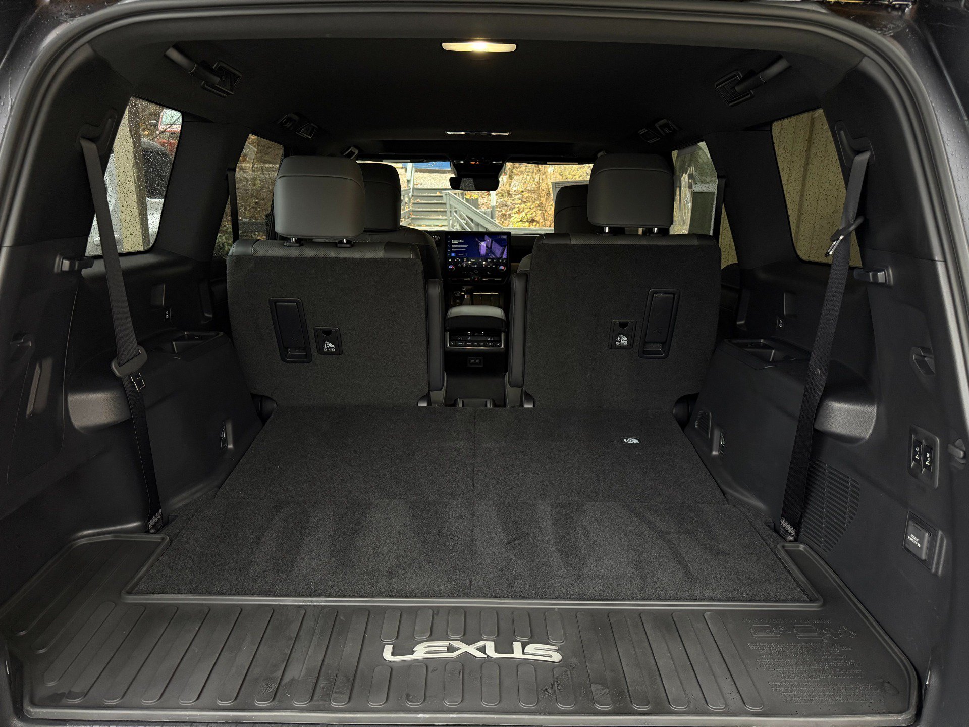 Used 2025 Lexus GX 550 w/ Accessory Package (2T) AWD/4WD image 39