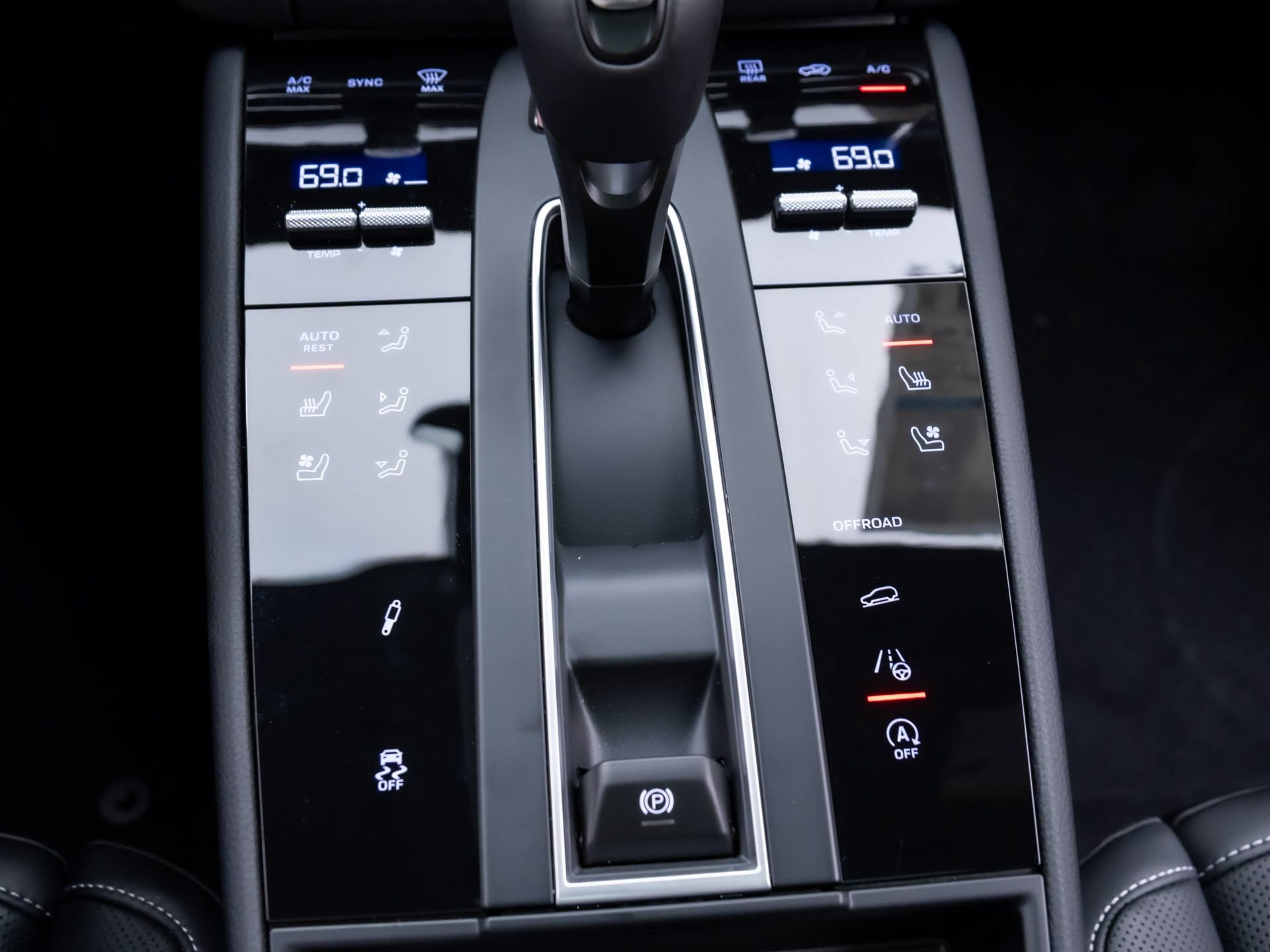 New 2026 Porsche Macan Turbo AWD/4WD image 29
