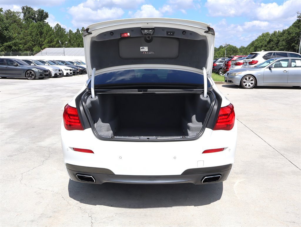 Used 2015 BMW 750i RWD image 43