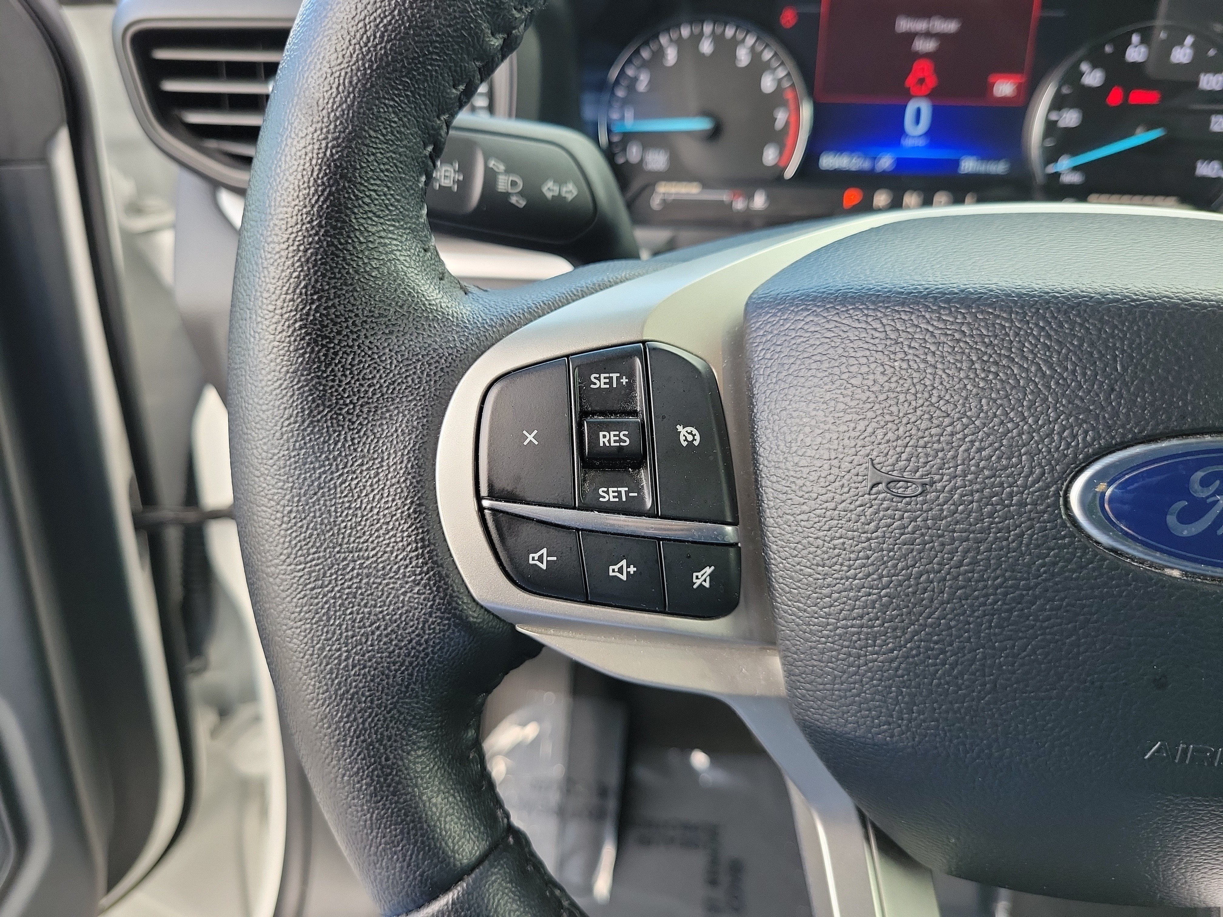 Used 2024 Ford Explorer XLT RWD image 21