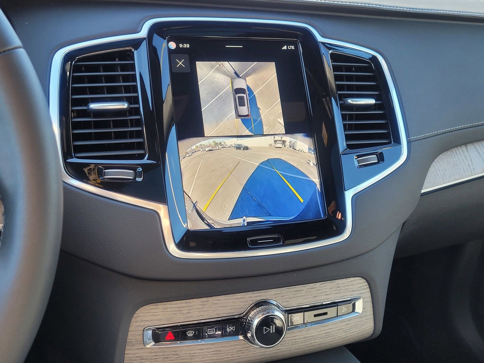 Used 2024 Volvo XC90 T8 Ultimate image 23