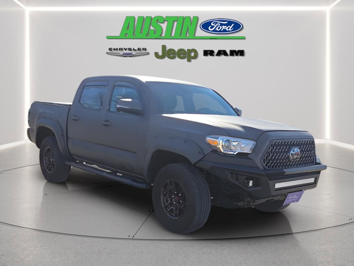 Used 2018 Toyota Tacoma TRD Off-Road w/ Technology Package image 7