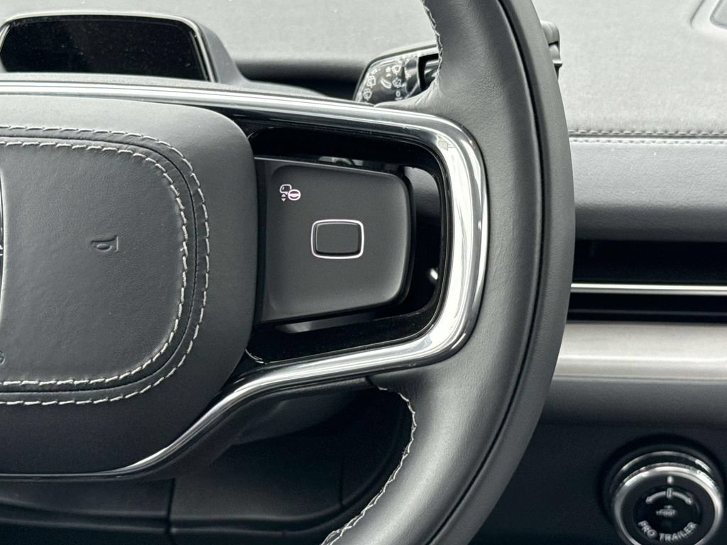New 2025 Lincoln Navigator Reserve AWD/4WD image 17