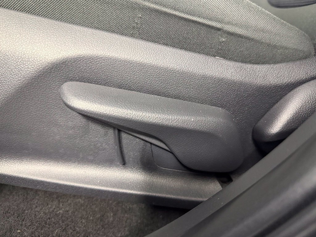 Used 2025 Toyota RAV4 LE AWD/4WD image 23