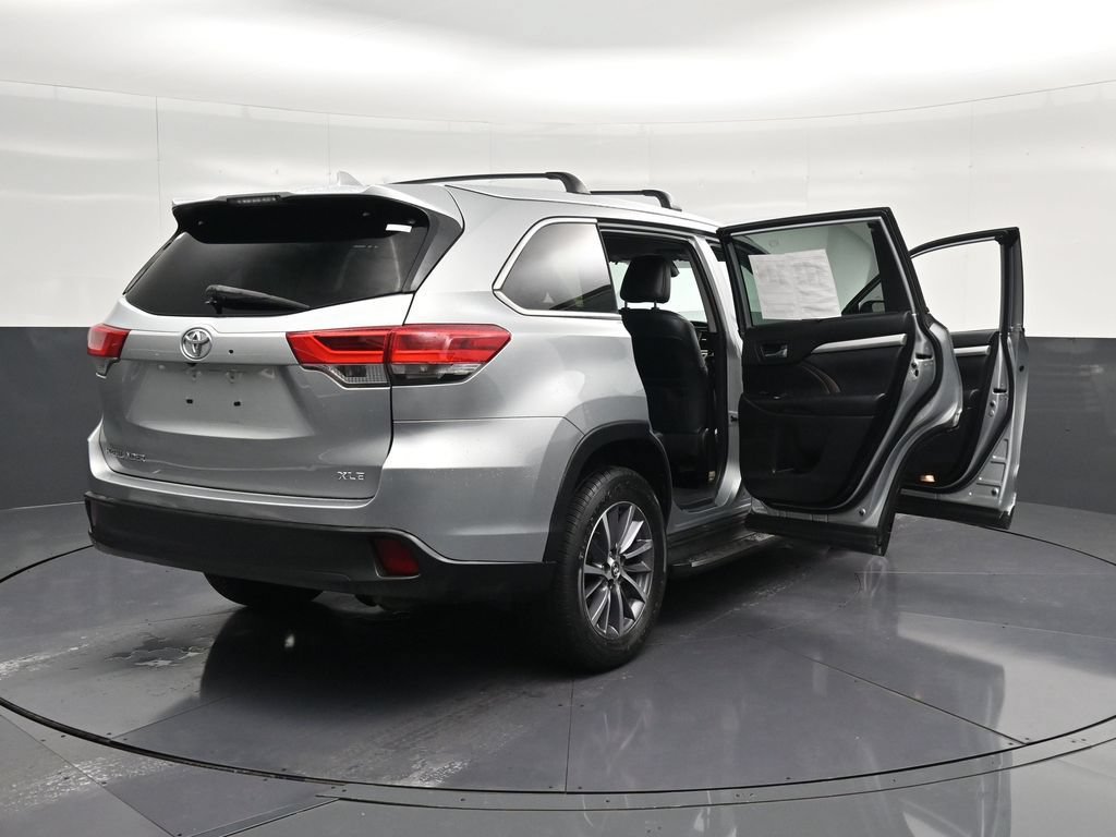 Used 2019 Toyota Highlander XLE FWD image 36