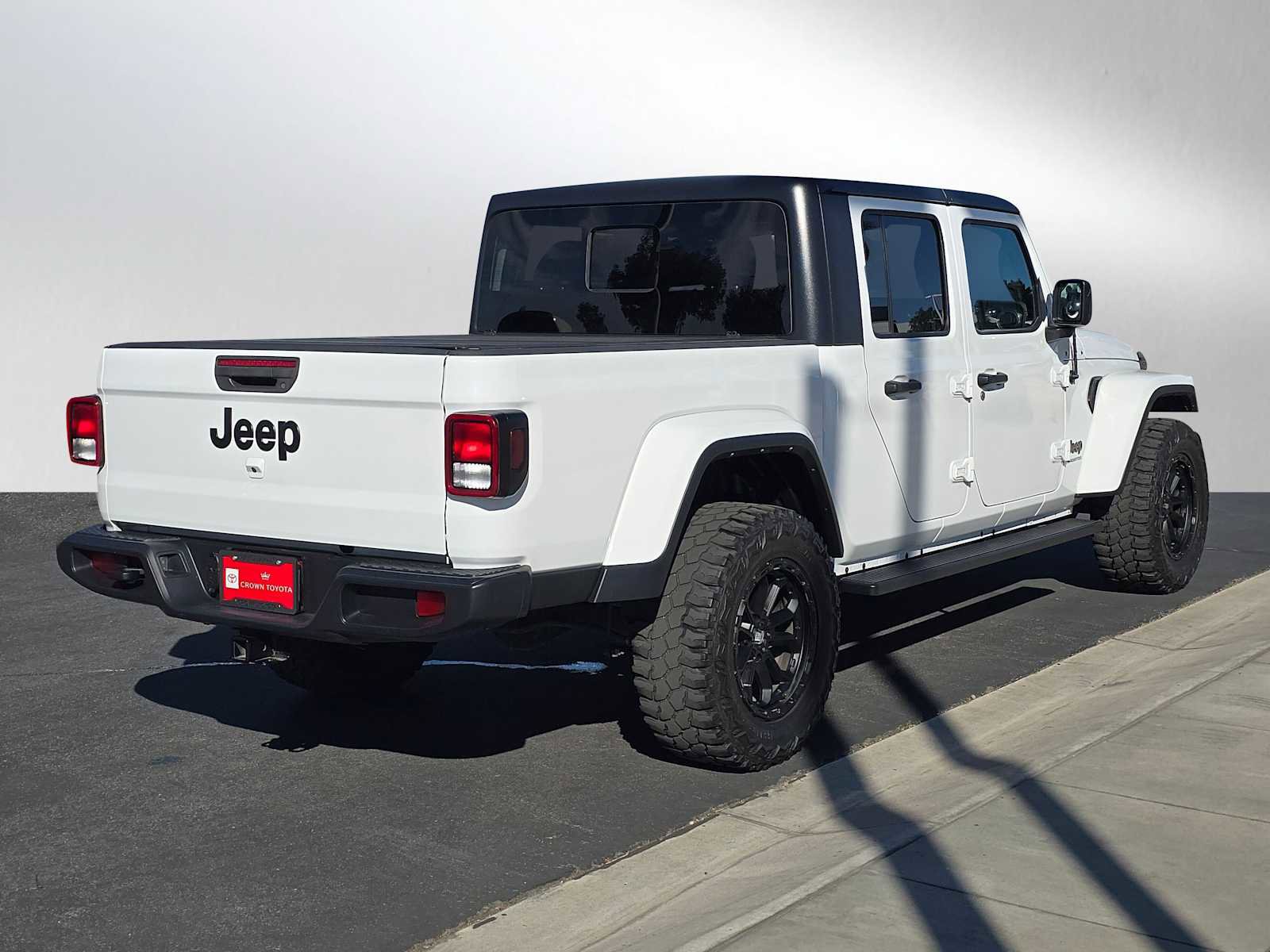 Used 2021 Jeep Gladiator Sport image 3