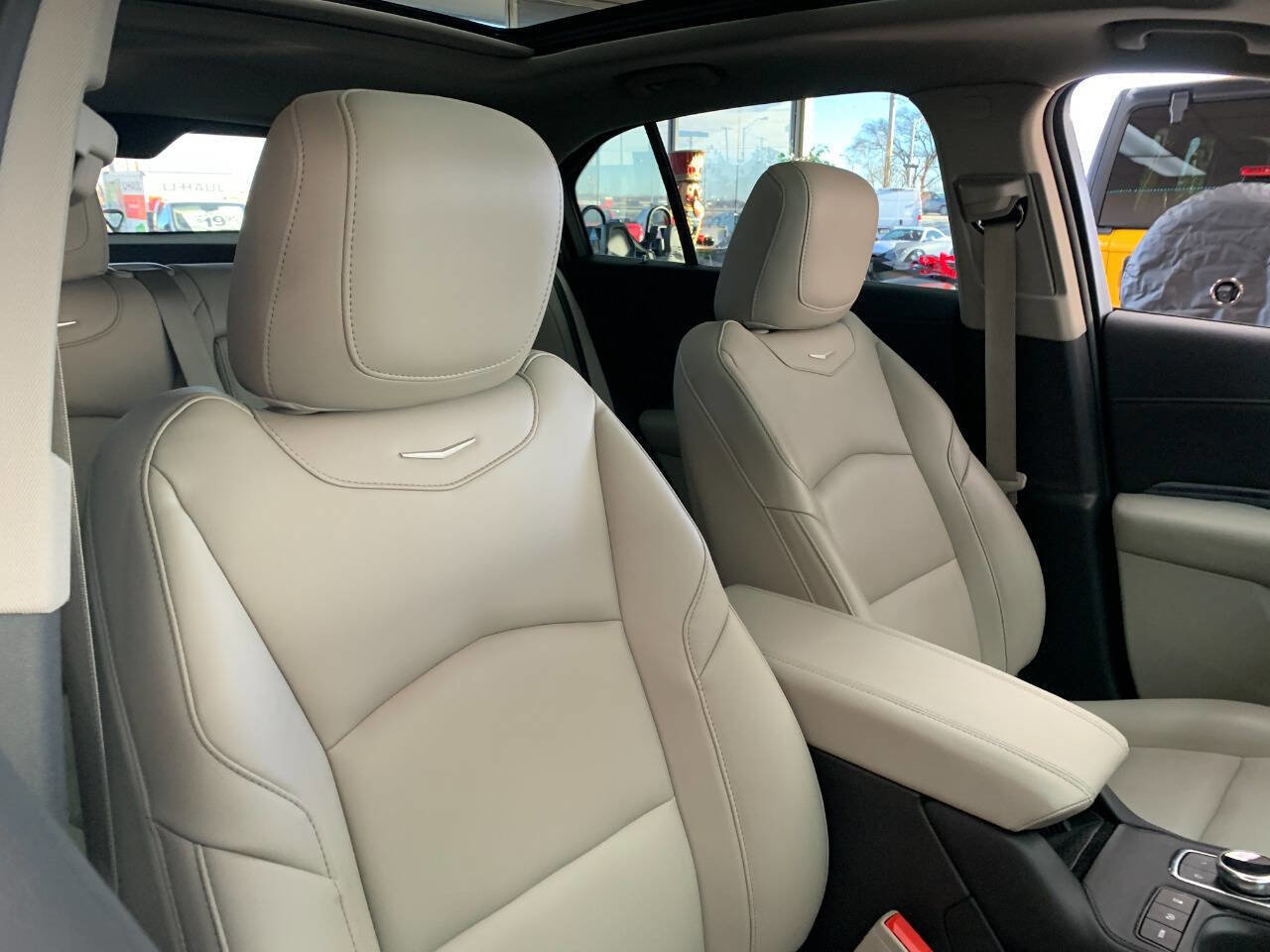 Used 2023 Cadillac XT4 Luxury w/ Cold Weather Package image 11