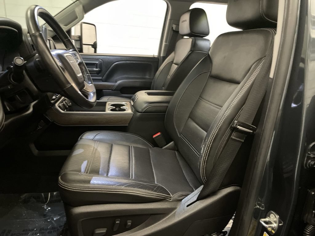 Used 2018 GMC Sierra 2500 Denali w/ Duramax Plus Package AWD/4WD image 10