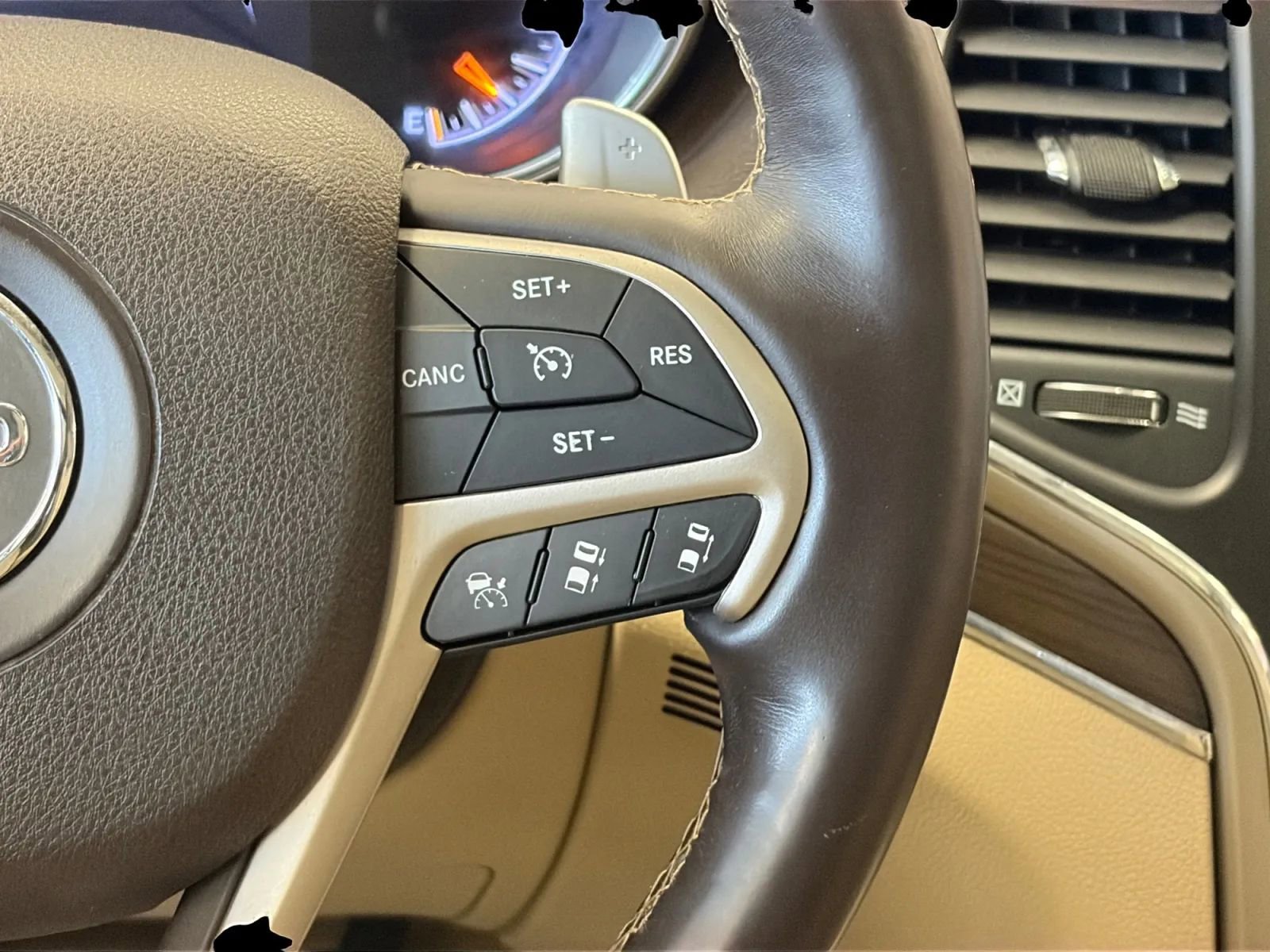 Used 2016 Jeep Grand Cherokee Overland w/ Advanced Technology Group AWD/4WD image 68