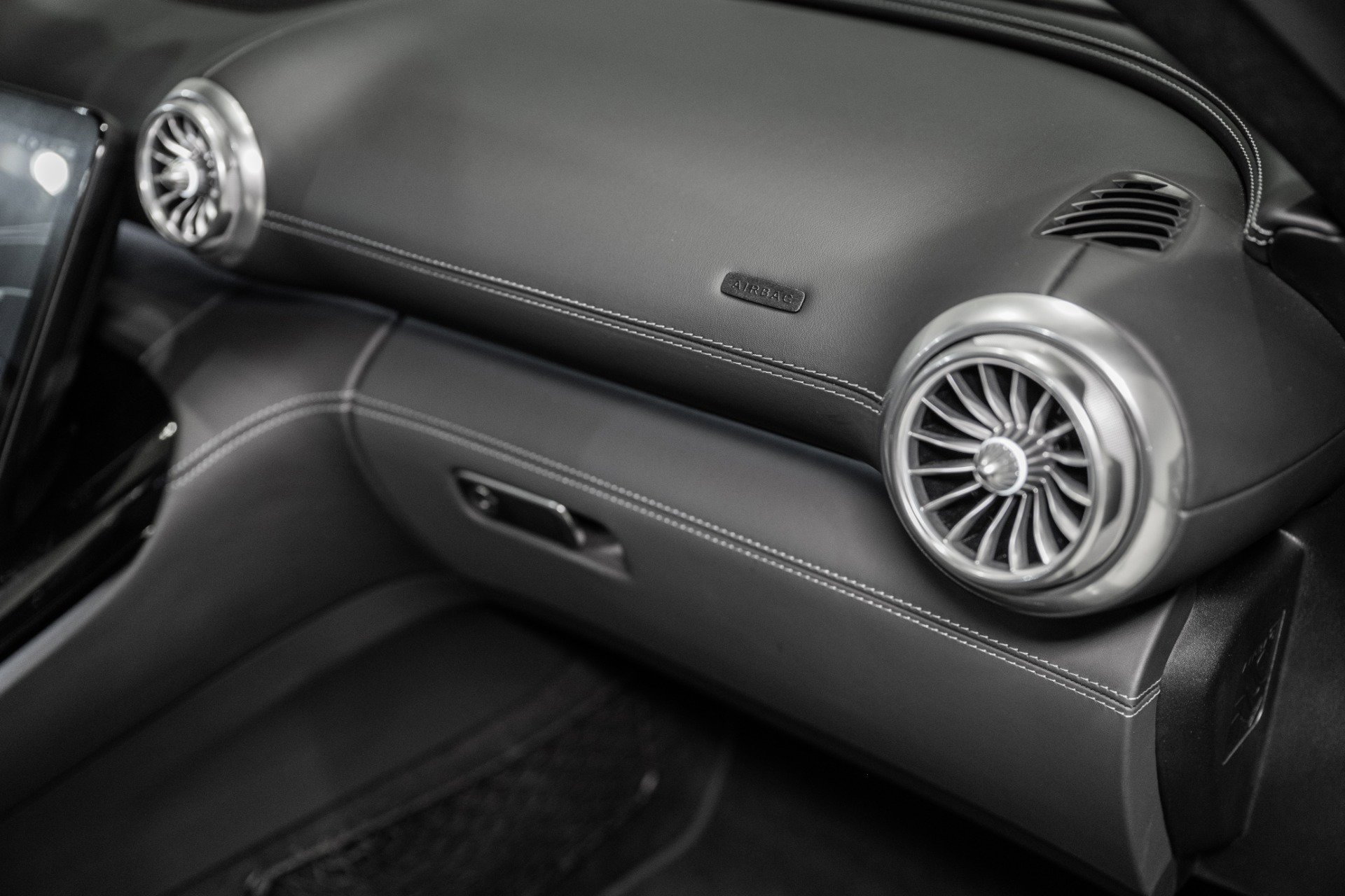 Used 2023 Mercedes-Benz SL 63 AMG 4MATIC image 46