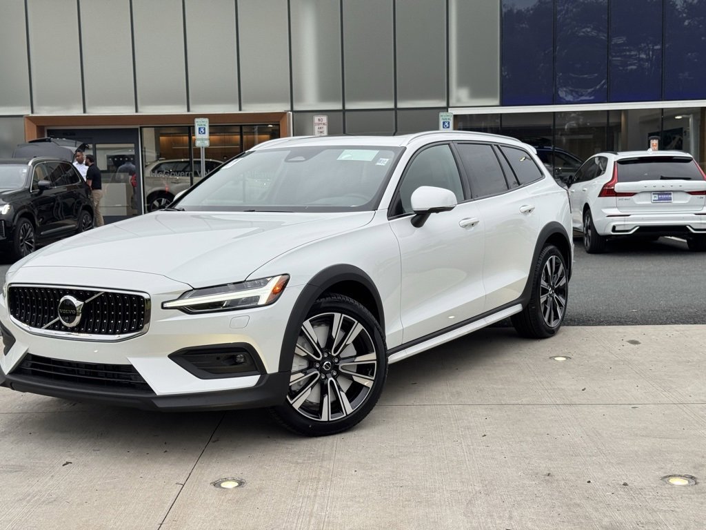 New 2026 Volvo V60 B5 Cross Country Ultra w/ Climate Package image 2