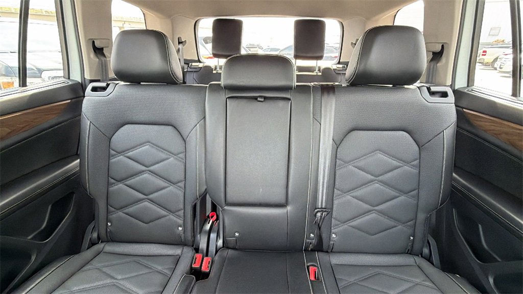 Used 2025 Volkswagen Atlas SE image 30