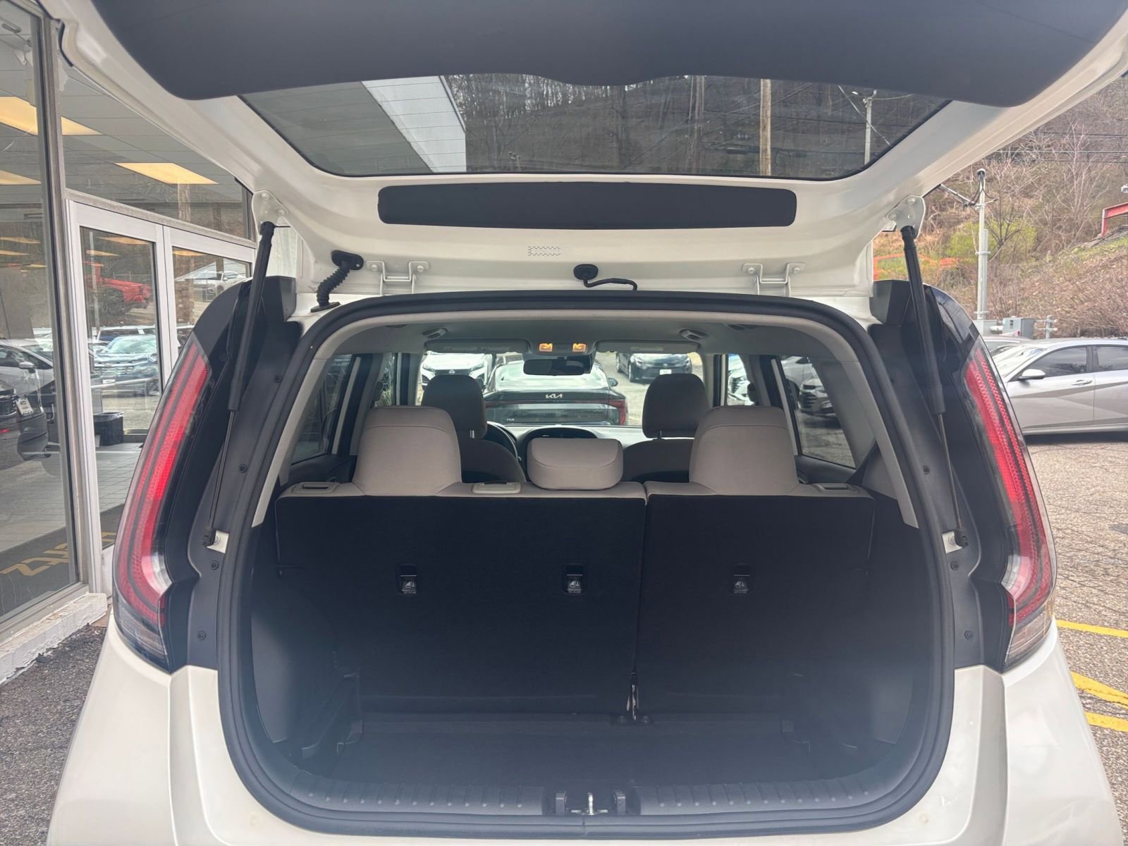 Used 2025 Kia Soul LX w/ LX Technology Package image 29