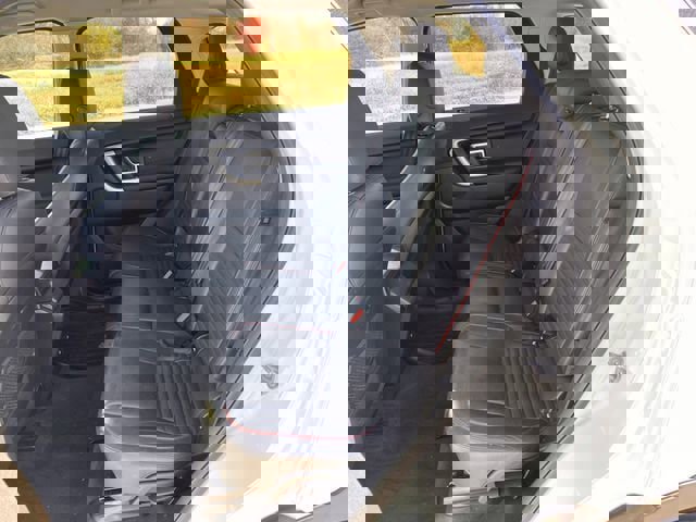 Used 2017 Land Rover Discovery Sport HSE image 28