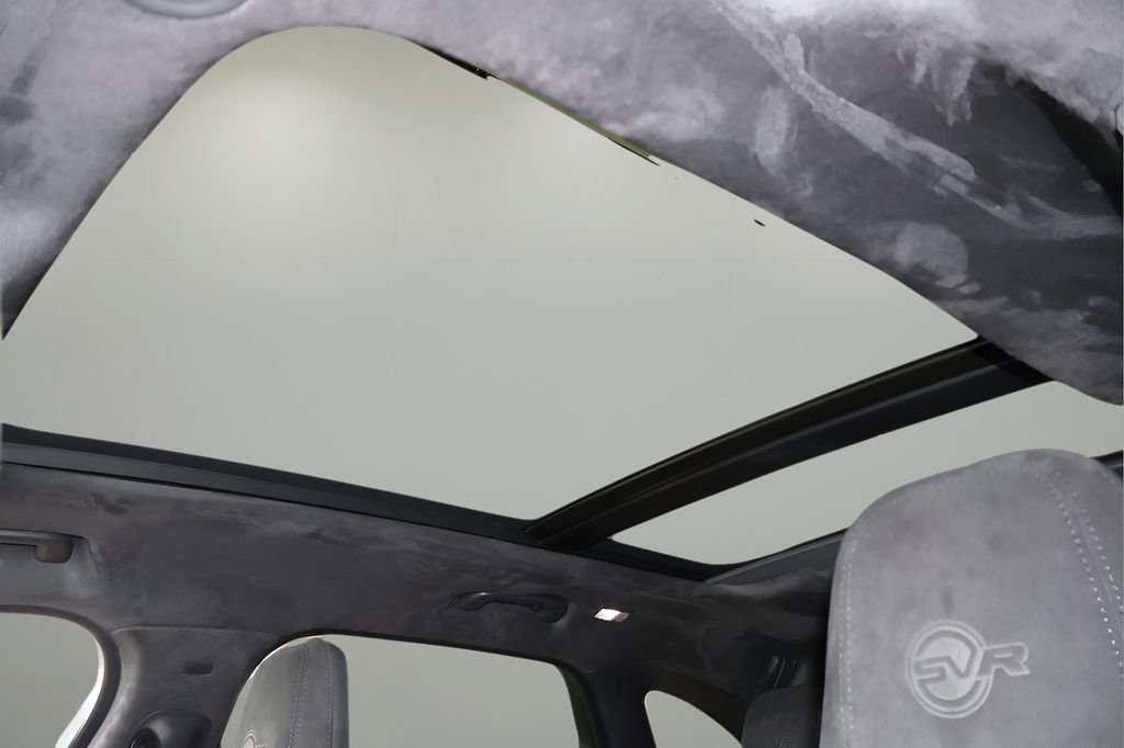 New 2026 Jaguar F-PACE SVR image 24