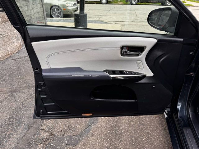 Used 2015 Toyota Avalon Limited w/ Technology Package FWD image 10