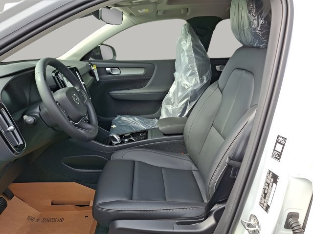 New 2026 Volvo XC40 B5 Plus w/ Protection Package Premier AWD/4WD image 5