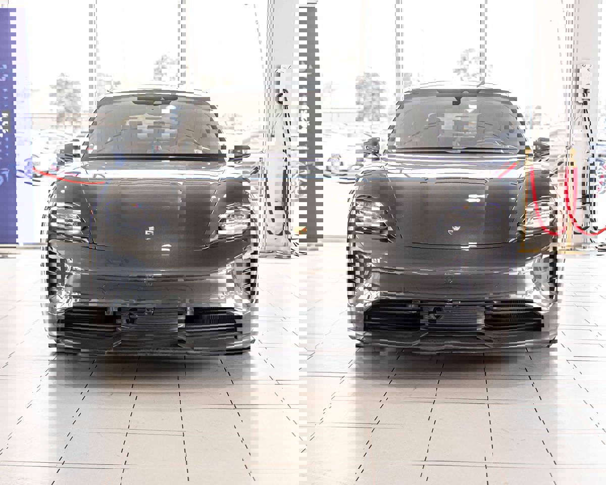 Used 2022 Porsche Taycan GTS image 3