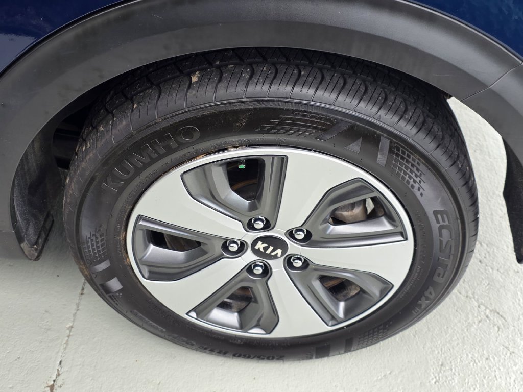 Used 2019 Kia Niro EX FWD image 29