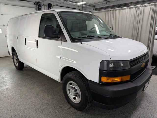 Used 2019 Chevrolet Express 2500 RWD image 3