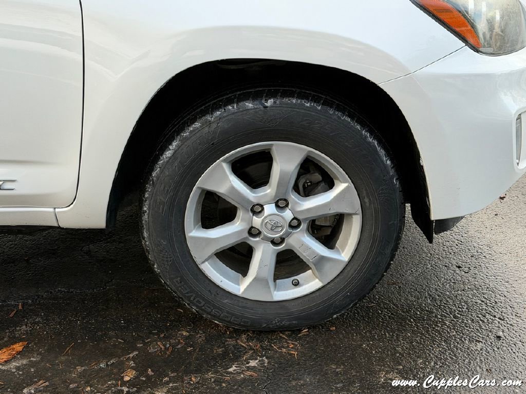 Used 2014 Toyota RAV4 EV image 42