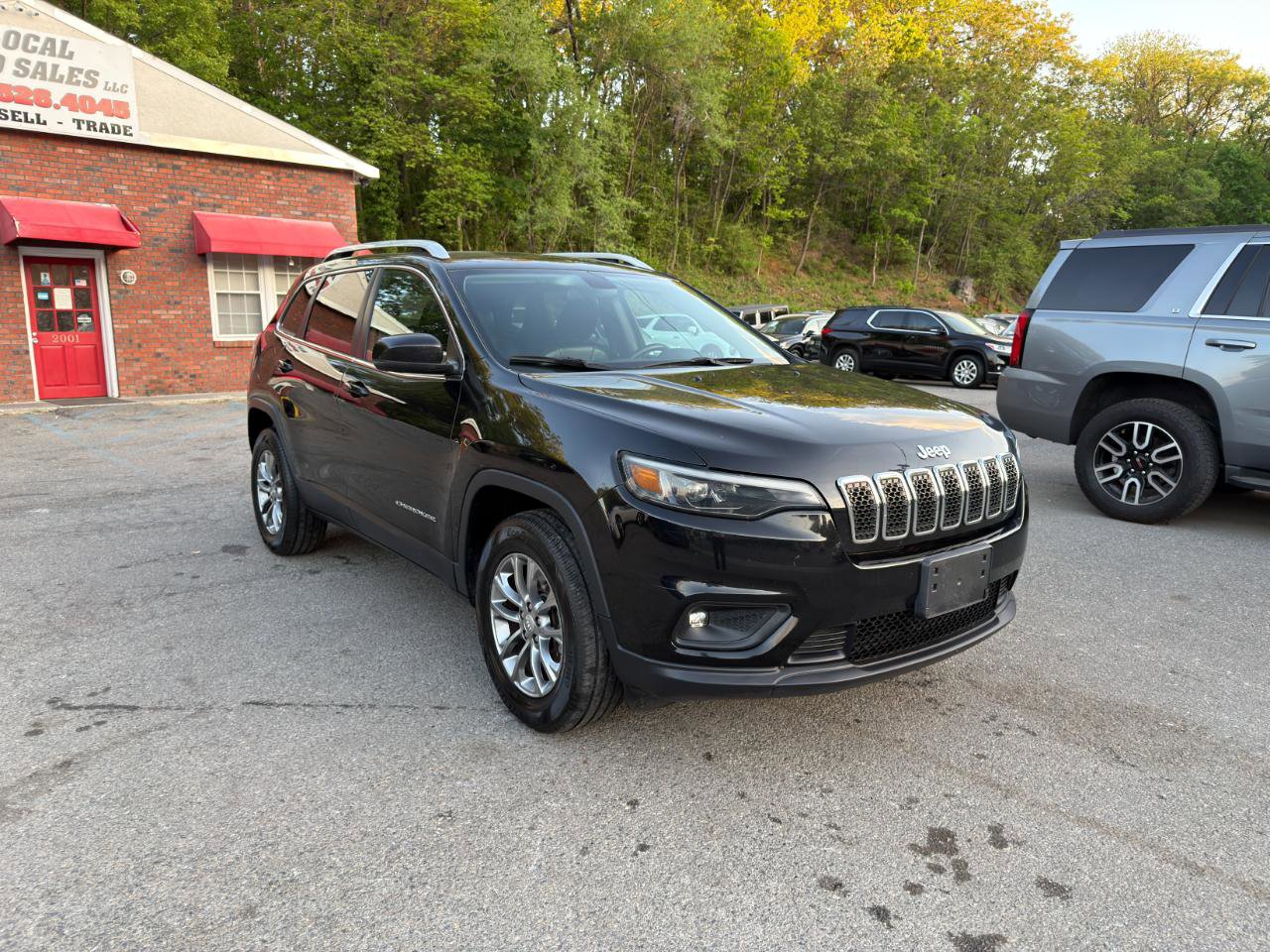 Used 2019 Jeep Cherokee Latitude Plus AWD/4WD image 3
