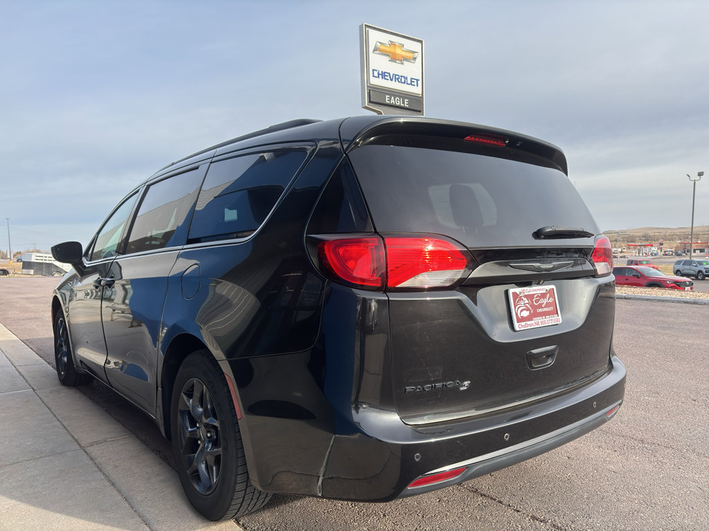 Used 2018 Chrysler Pacifica Touring-L w/ Premium Audio Group image 8