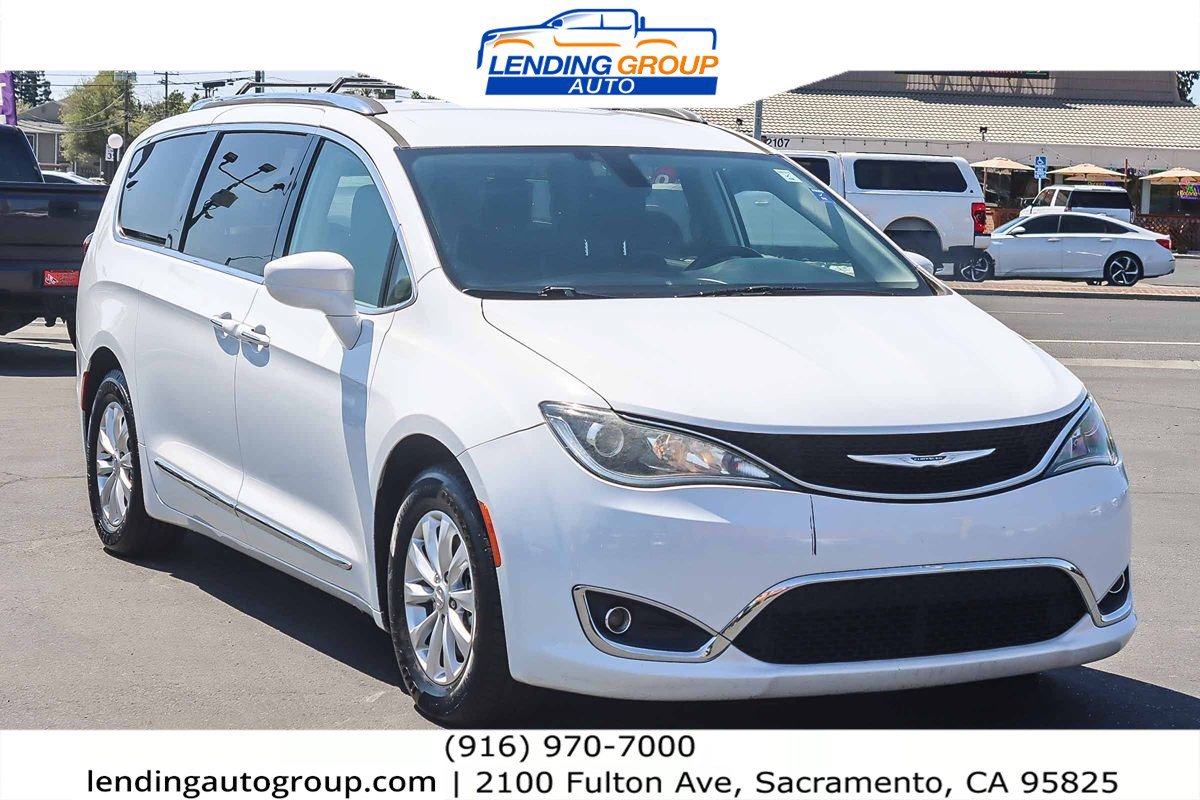 Used 2018 Chrysler Pacifica Touring-L Plus image 5