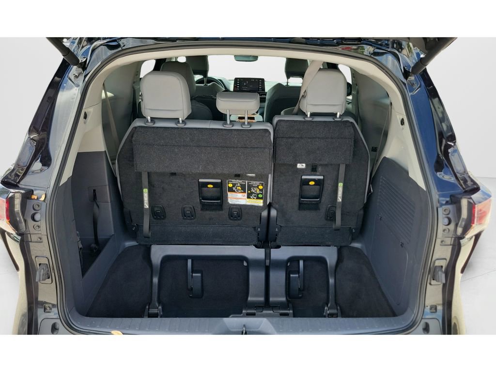 Certified 2024 Toyota Sienna XLE FWD image 9