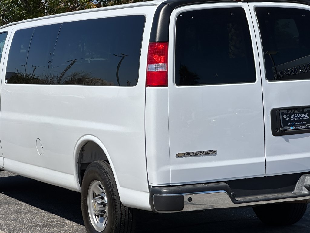 Used 2025 Chevrolet Express 3500 LT w/ LT Preferred Equipment Group RWD image 5