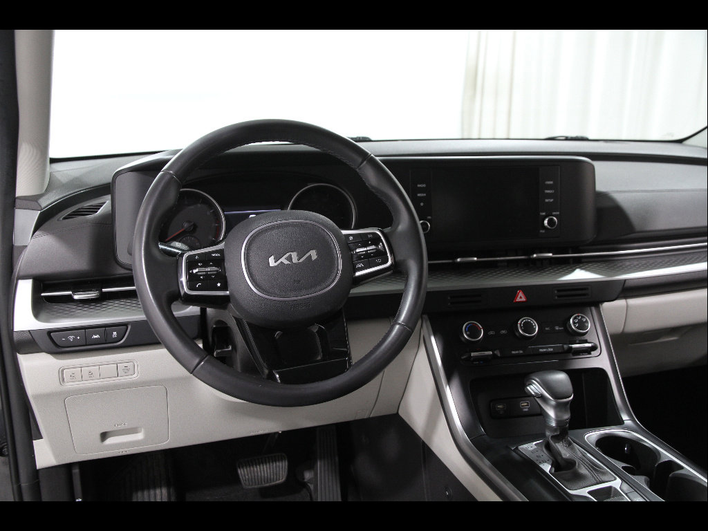 Used 2024 Kia Carnival LX image 29