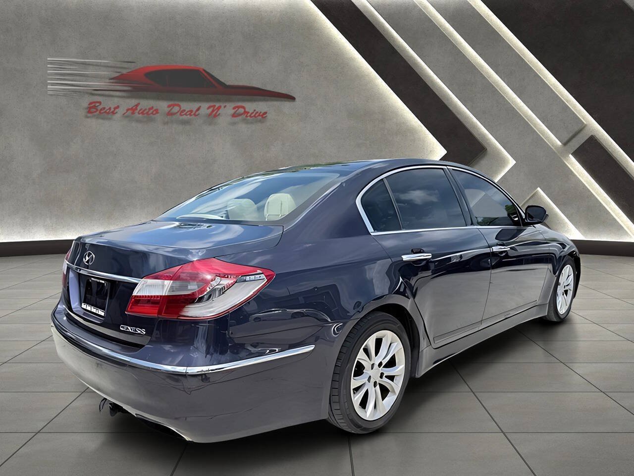 Used 2013 Hyundai Genesis 3.8 RWD image 9