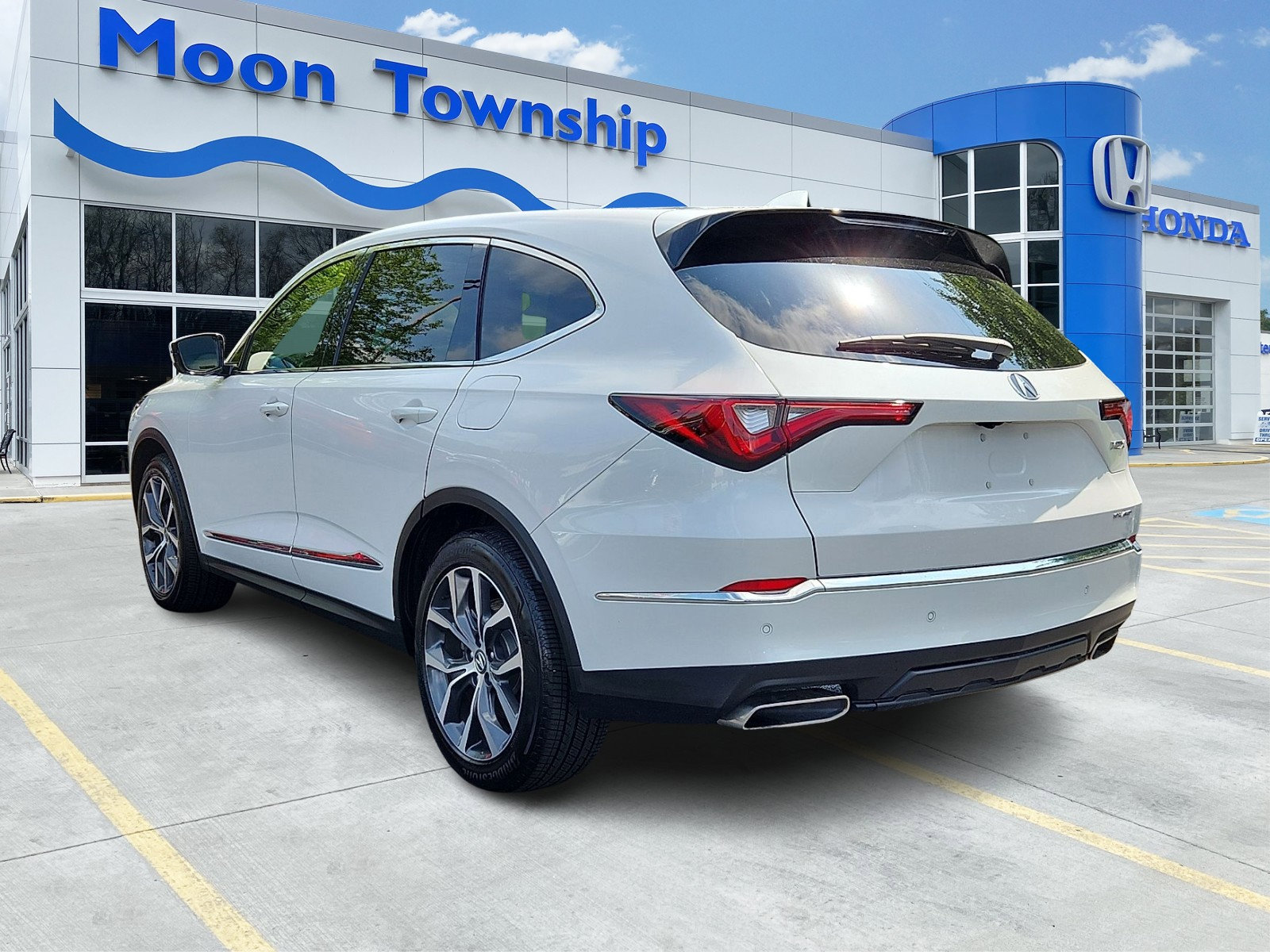 Used 2023 Acura MDX SH-AWD w/ Technology Package image 4