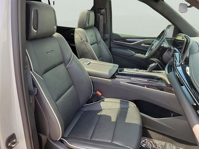 Used 2022 Cadillac Escalade ESV Sport w/ Touring Package AWD/4WD image 17