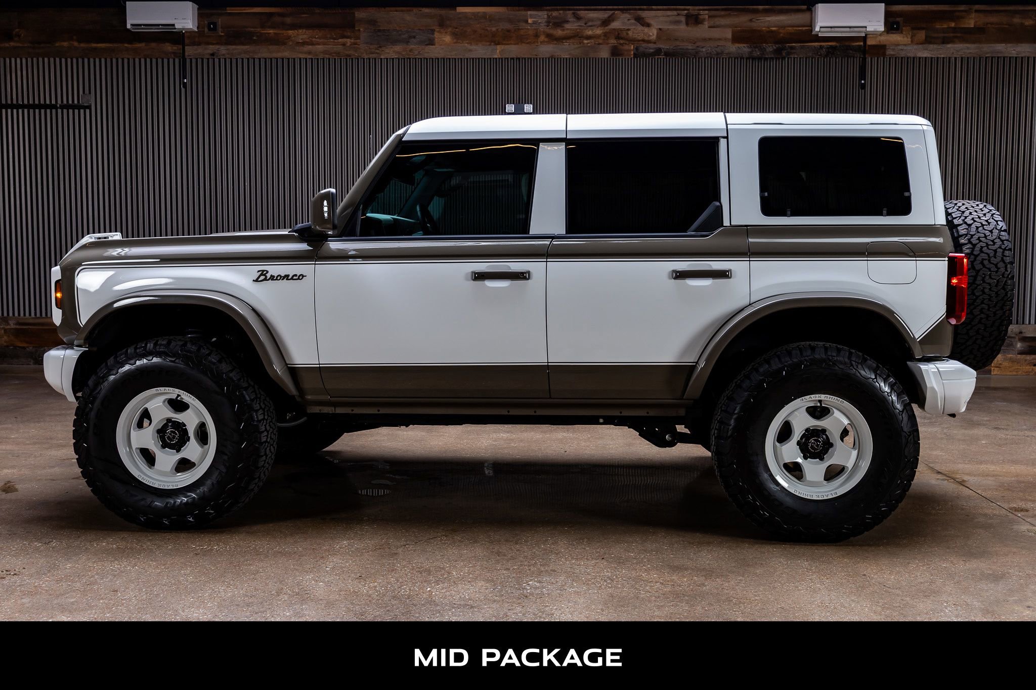Used 2026 Ford Bronco Heritage Edition AWD/4WD image 6