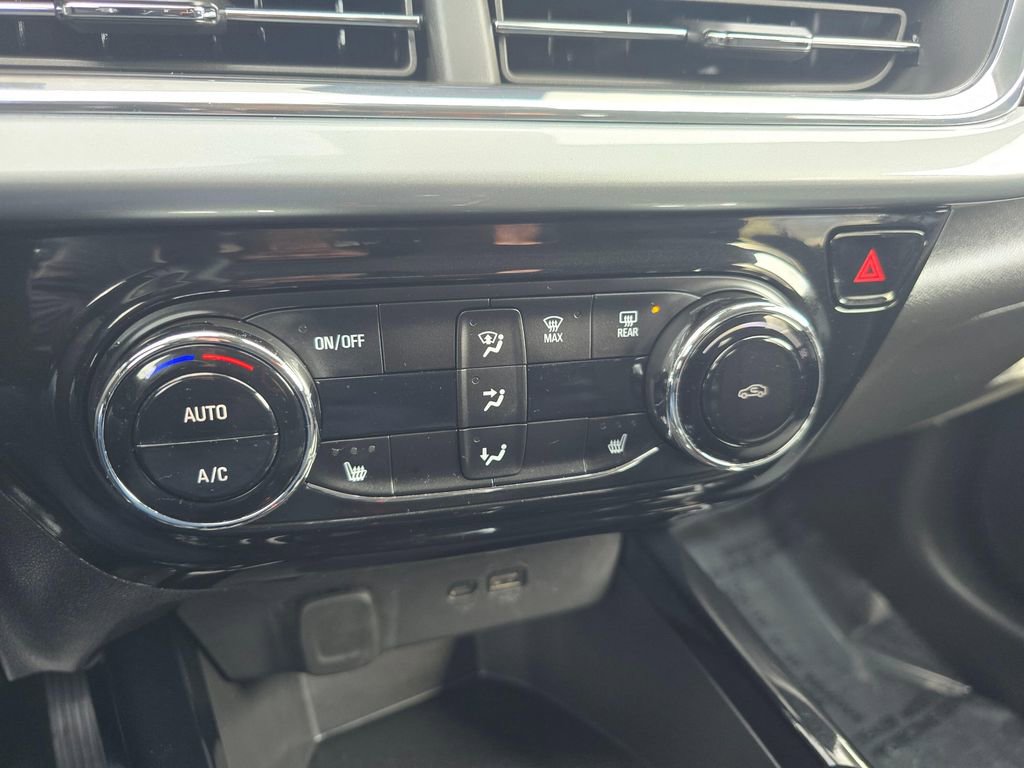 Certified 2025 Chevrolet Trax LT w/ LT Convenience Package FWD image 26