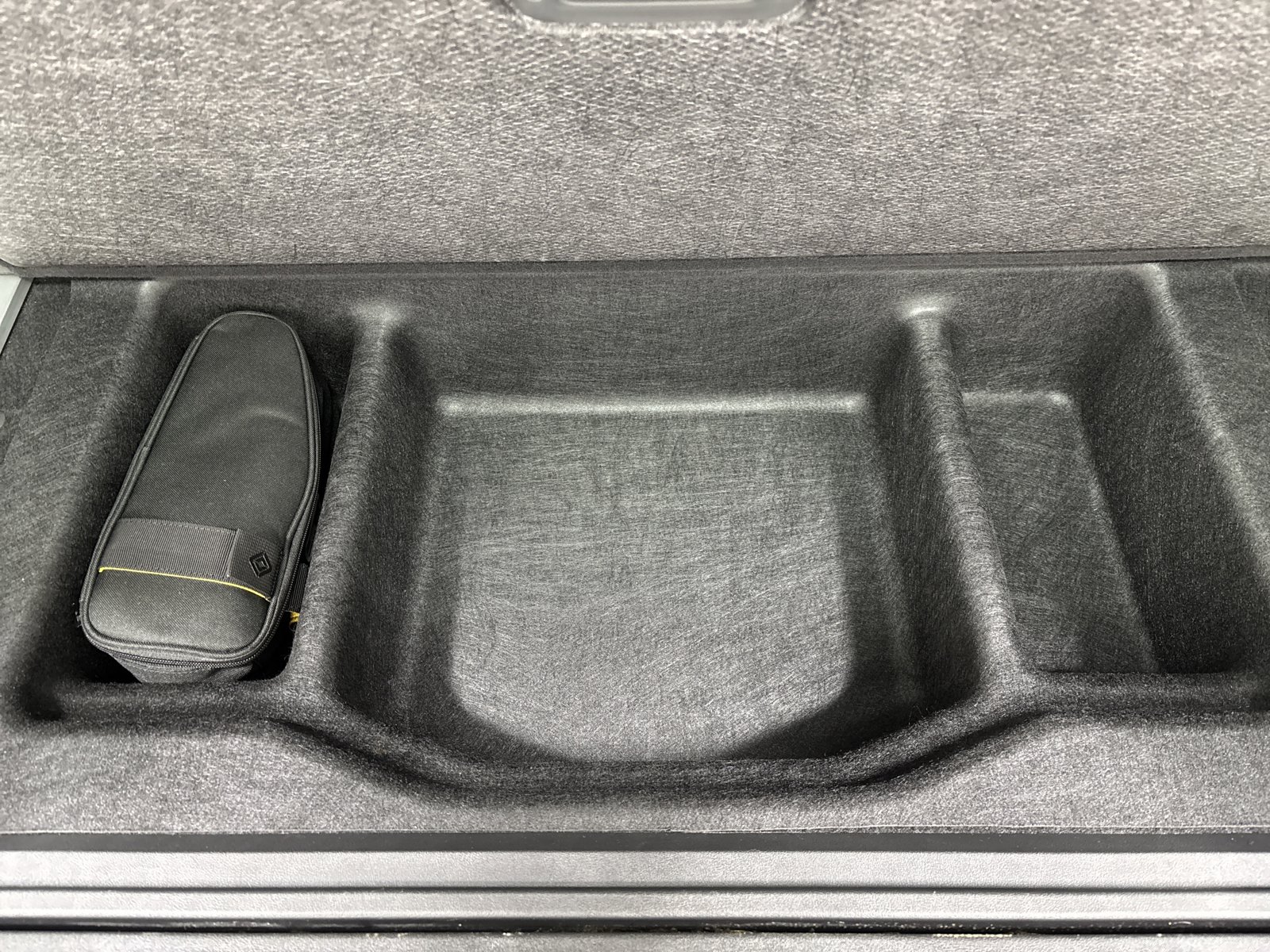 Used 2025 Rivian R1S Adventure AWD/4WD image 26