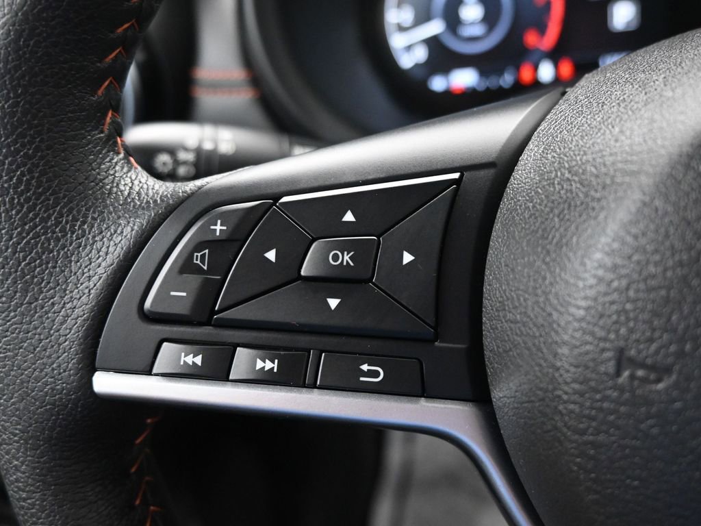 Used 2023 Nissan Kicks SR image 29