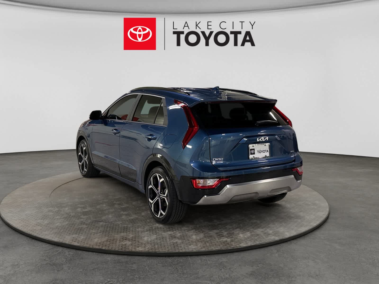 Used 2025 Kia Niro EX Touring FWD image 5