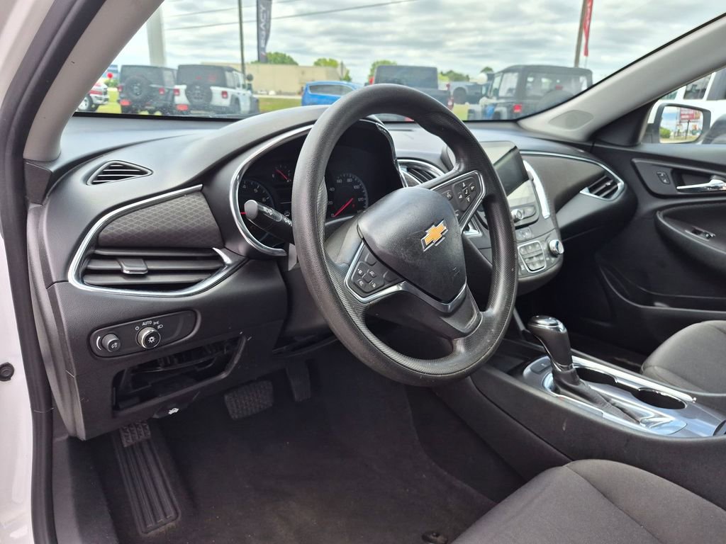 Used 2020 Chevrolet Malibu LT FWD image 15