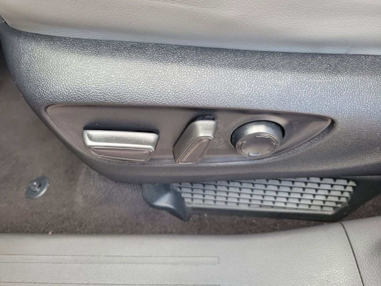 Used 2022 Toyota Sienna XLE FWD image 18