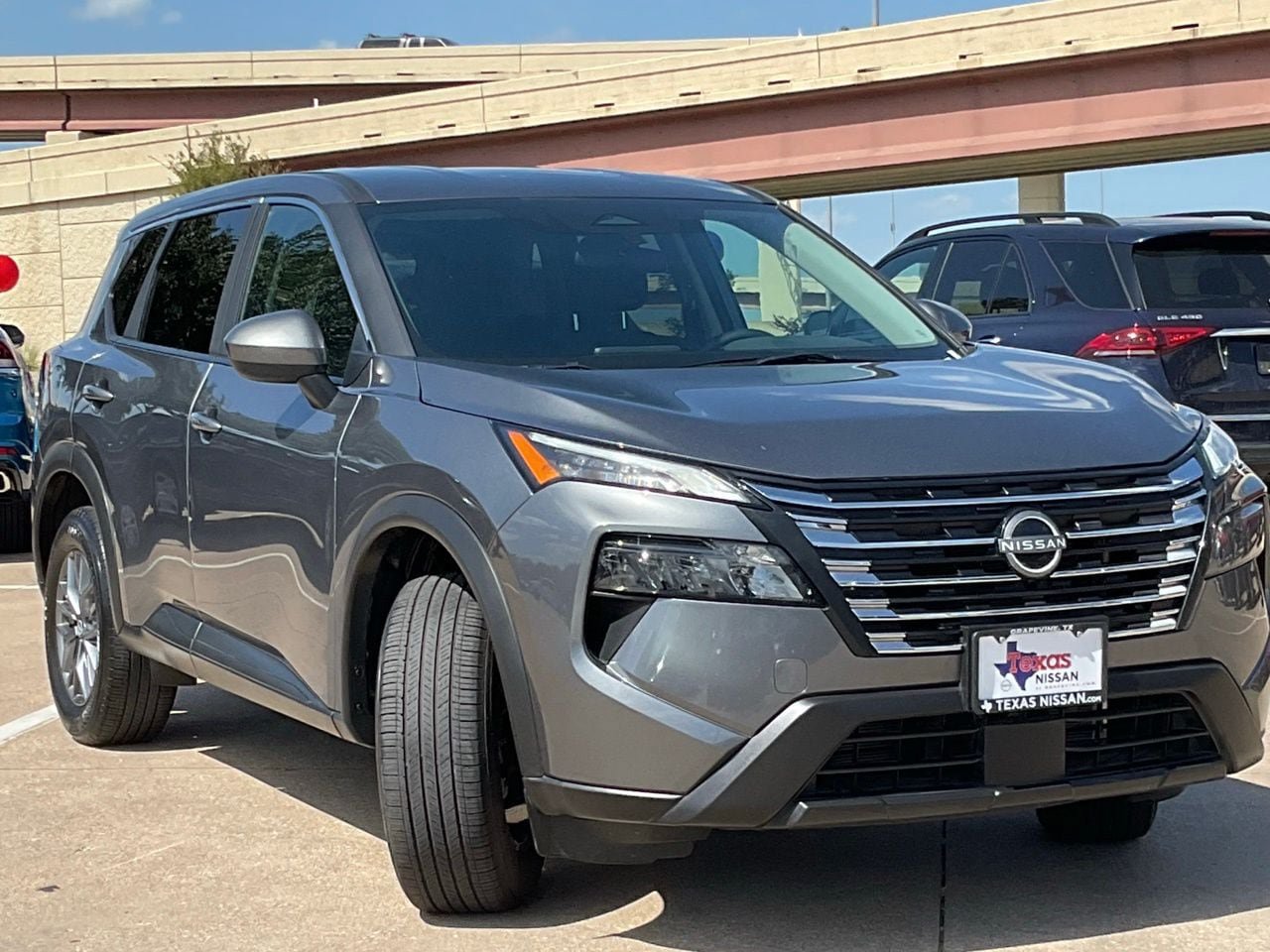 Used 2026 Nissan Rogue SV AWD/4WD image 4
