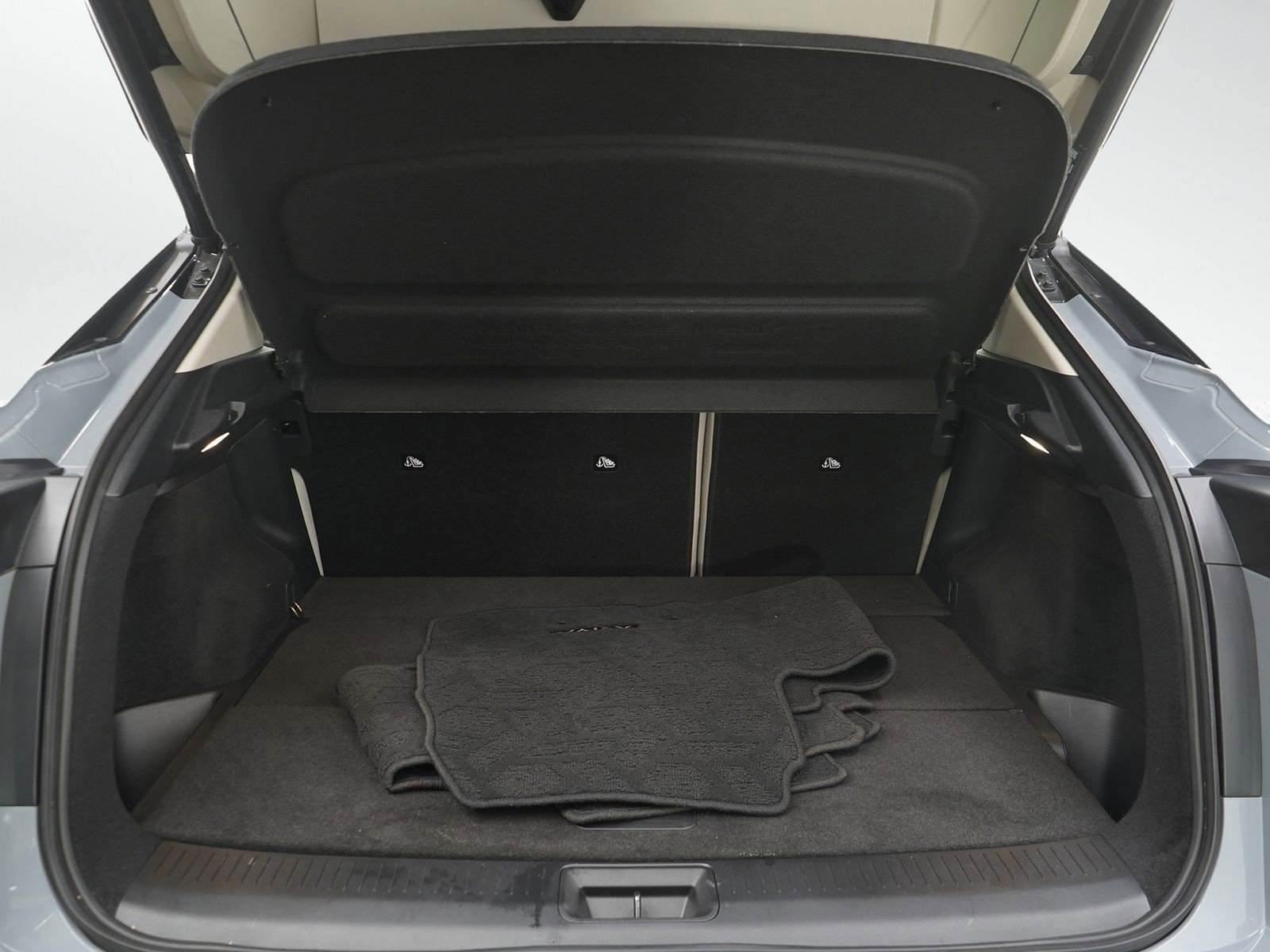 Used 2023 Nissan Ariya AWD image 9