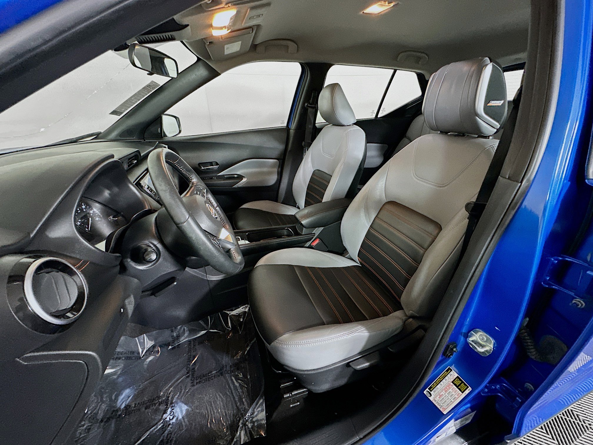 Used 2023 Nissan Kicks SR w/ SR Premium Package FWD image 12